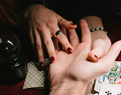 palm reading in dubai